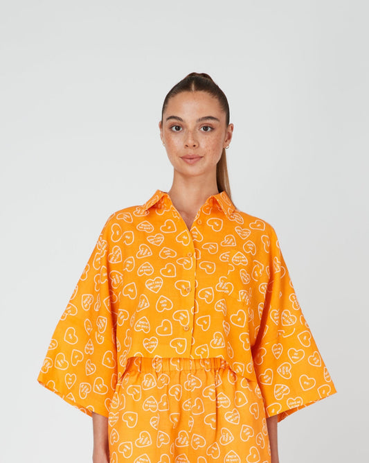 Summi Summi - Linen Cropped Shirt: Orange Dumb Love Print